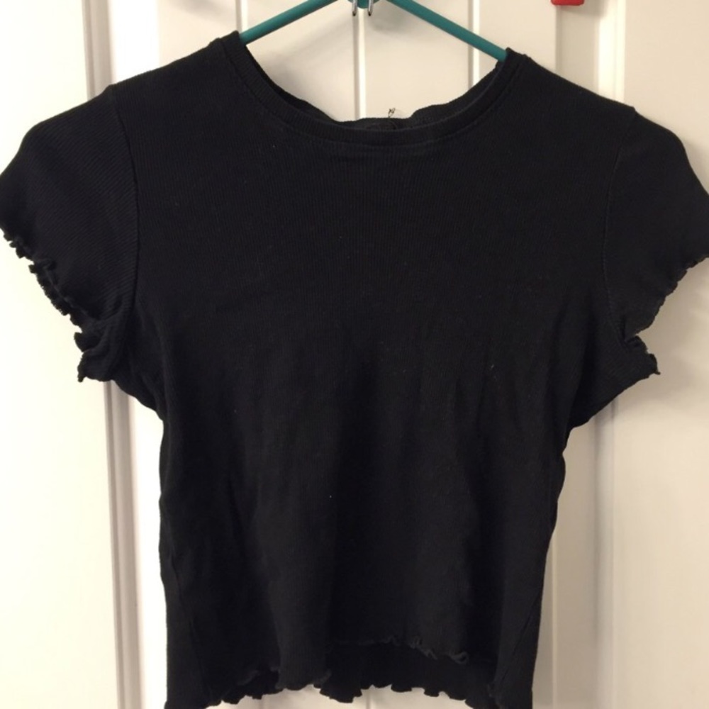 Black brandy Melville lettuce edge baby tee